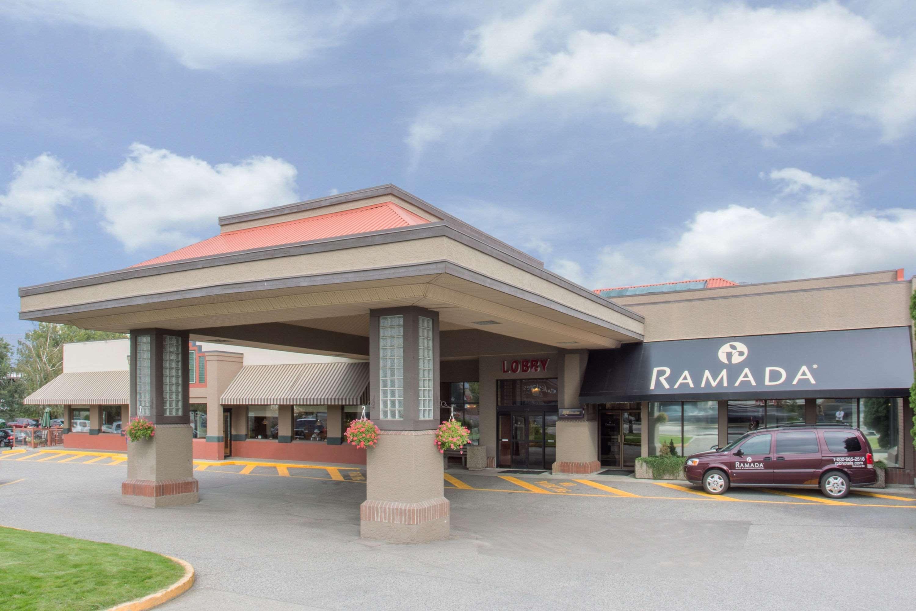 Ramada By Wyndham Kelowna Hotel & Conference Center Buitenkant foto