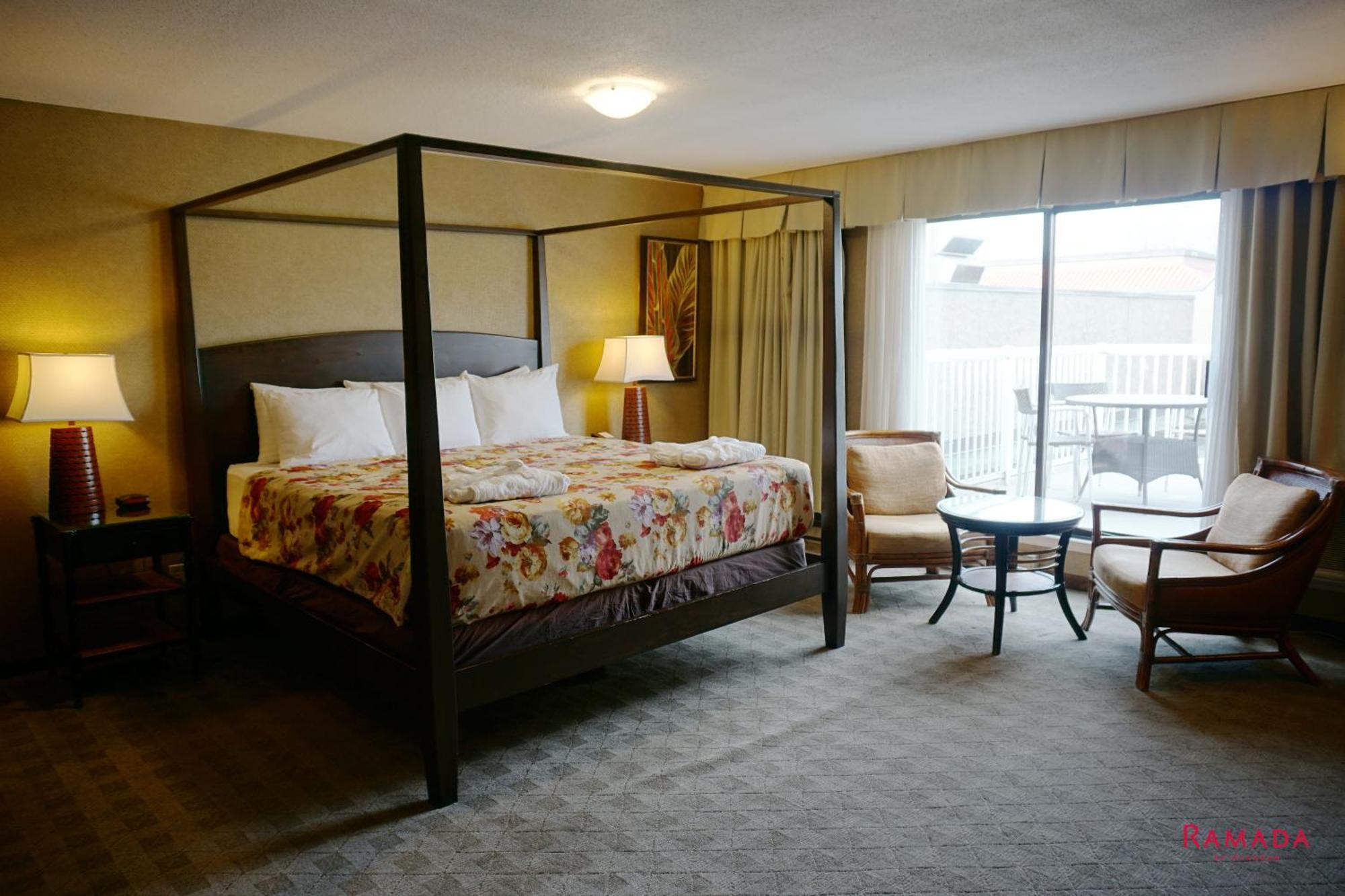 Ramada By Wyndham Kelowna Hotel & Conference Center Buitenkant foto